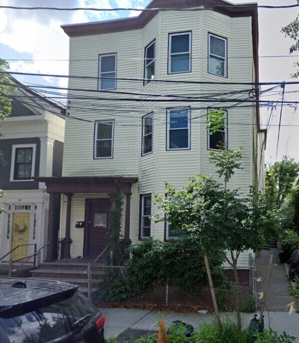 75 Spring St, Unit 70-1 in Cambridge, MA - Foto de edificio