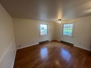 334 Brook St in Groton, CT - Building Photo - Building Photo