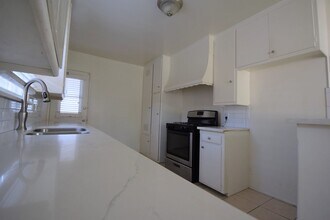 5220 Radford Ave in Los Angeles, CA - Building Photo - Building Photo