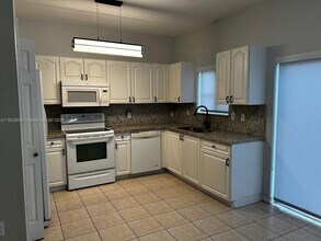 8526 NW 107th Psge, Unit 1-40 in Doral, FL - Building Photo - Building Photo