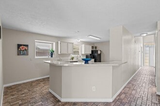 8128 Heritage Pl Dr in Fort Worth, TX - Foto de edificio - Building Photo