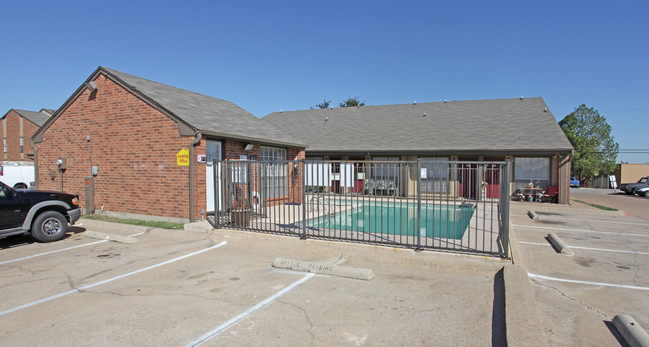 Colorado Square in Arlington, TX - Building Photo - Building Photo