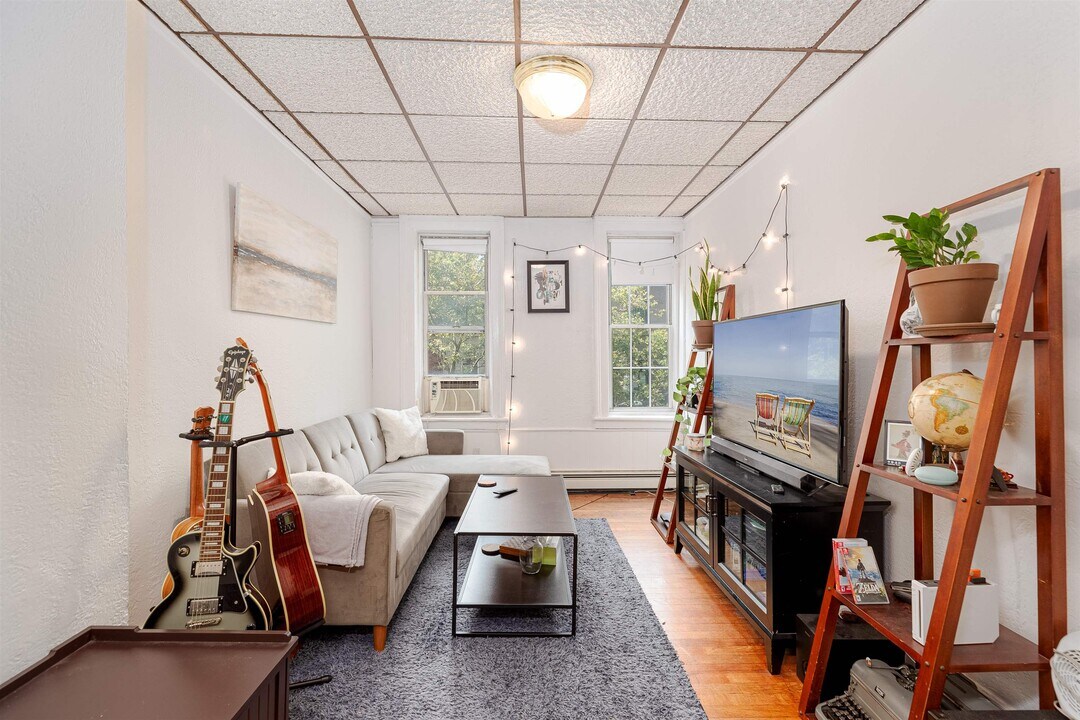 66 Sussex St-Unit -3 in Jersey City, NJ - Building Photo