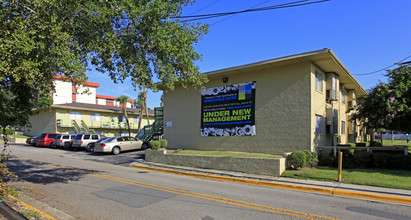 Carolina Square Apartments in Tallahassee, FL - Building Photo - Building Photo