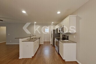 922 12th Ln in Pleasant Grove, AL - Foto de edificio - Building Photo