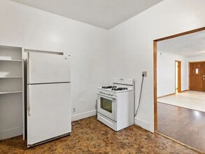 317 W 14th Ave in Hutchinson, KS - Building Photo - Building Photo