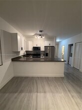 932 SW 10th St in Hallandale Beach, FL - Building Photo - Building Photo