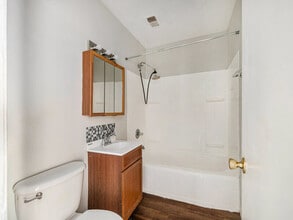 2422-1/2 S 16th St in Omaha, NE - Building Photo - Building Photo