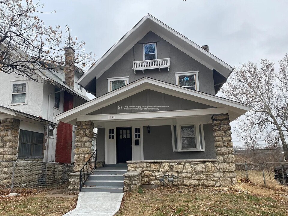 3743 Flora Ave in Kansas City, MO - Building Photo