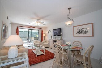 16809 Davis Rd-Unit -225 in Ft. Myers, FL - Building Photo - Building Photo