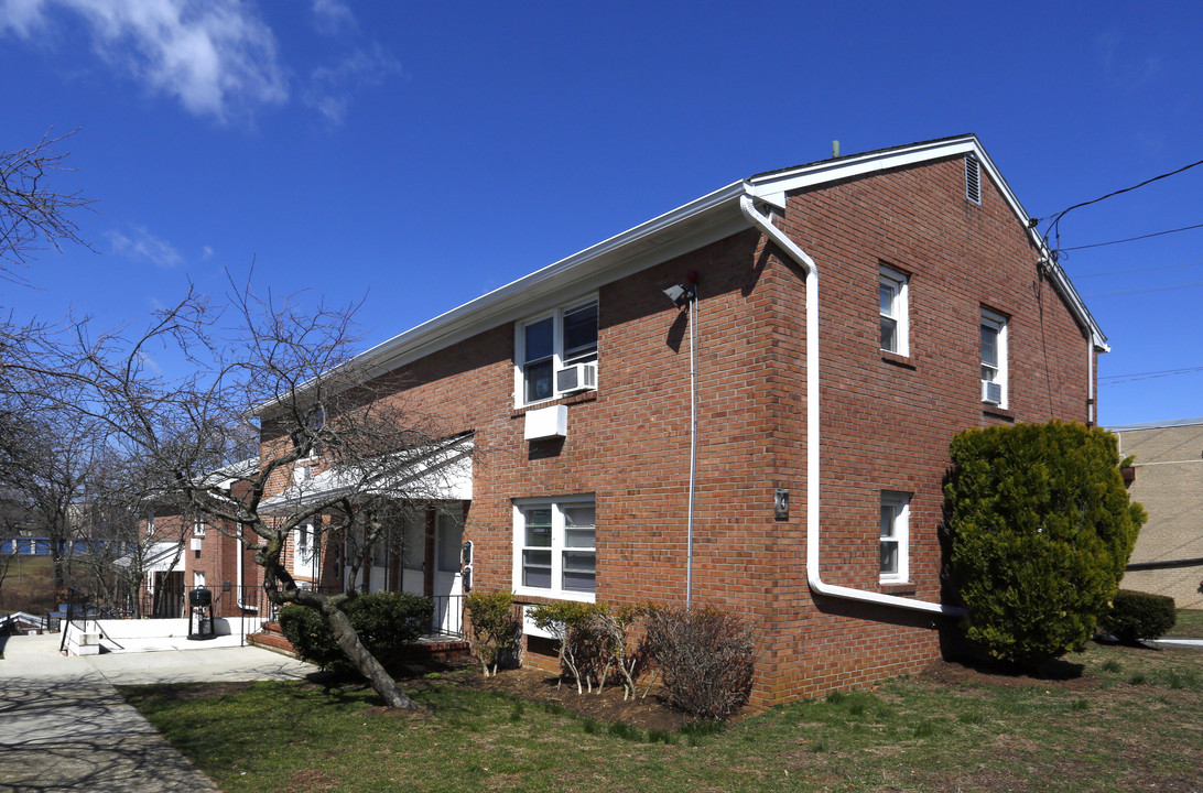 Throckmorton Apartments in Eatontown, NJ - Building Photo