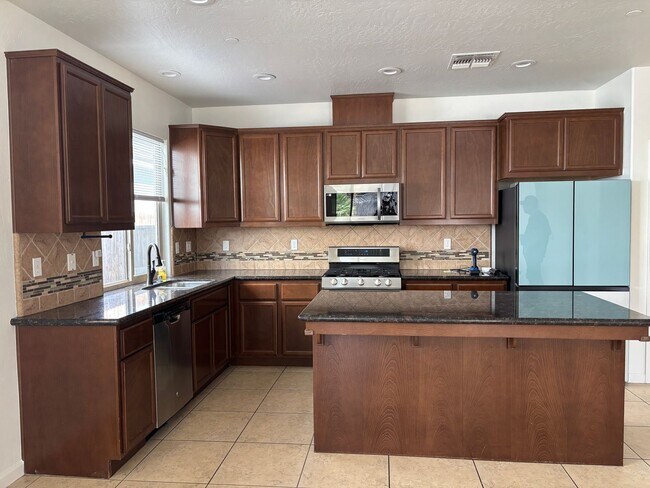 3602 W Sweet Ave in Visalia, CA - Building Photo - Building Photo