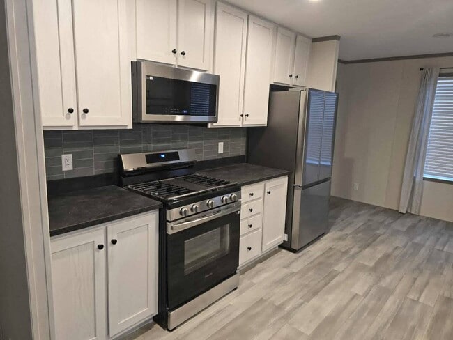 613 Polk St in De Soto, IA - Building Photo - Building Photo