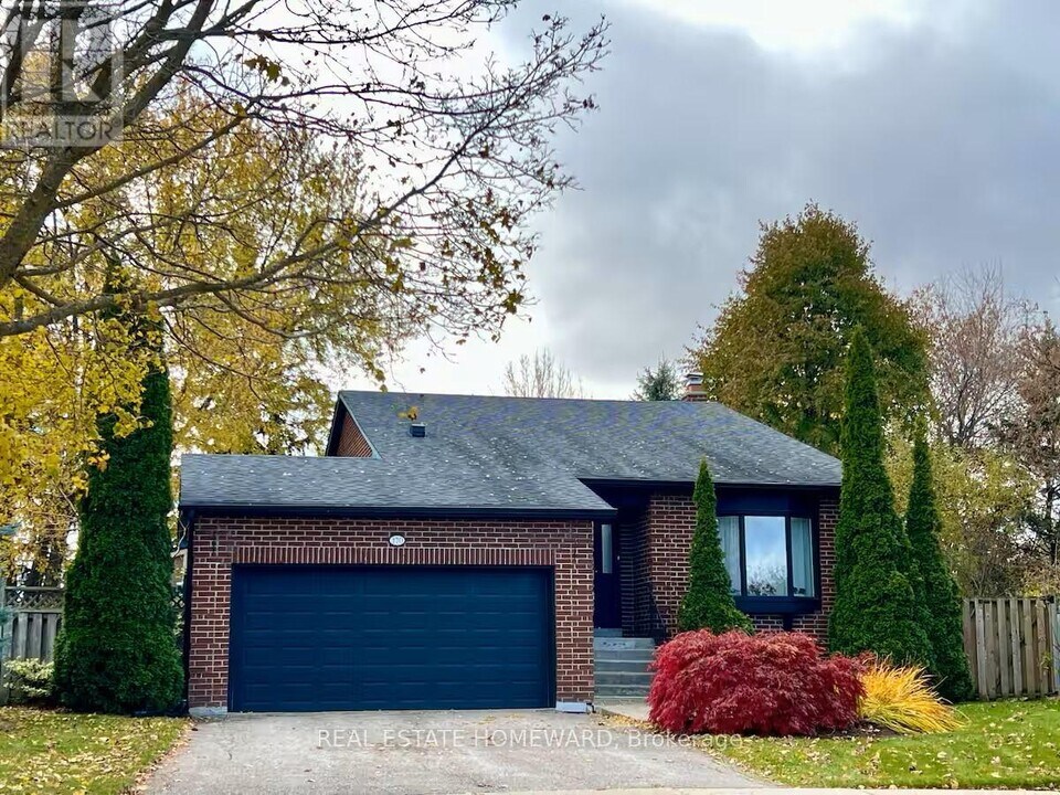 170 Harrison Dr in Newmarket, ON - Building Photo