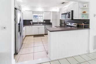 4031 NE 15th Ave in Oakland Park, FL - Building Photo - Building Photo