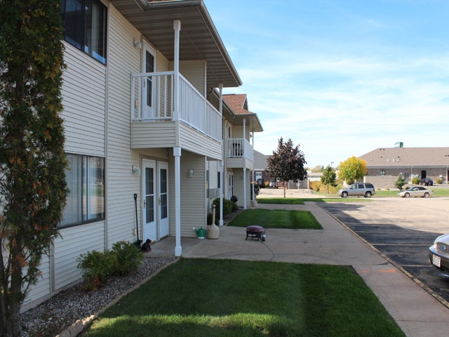 Sullivan Street Garden Apartments in Oshkosh, WI - Building Photo - Building Photo