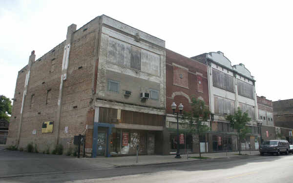 1515 N Milwaukee Ave in Chicago, IL - Building Photo