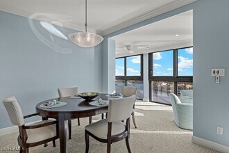 2400 Gulf Shore Blvd N in Naples, FL - Building Photo - Building Photo