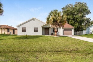 2802 31st St W in Lehigh Acres, FL - Building Photo