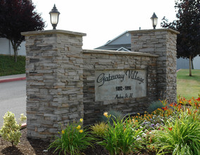 Gateway Village Apartments in Salem, OR - Building Photo - Building Photo