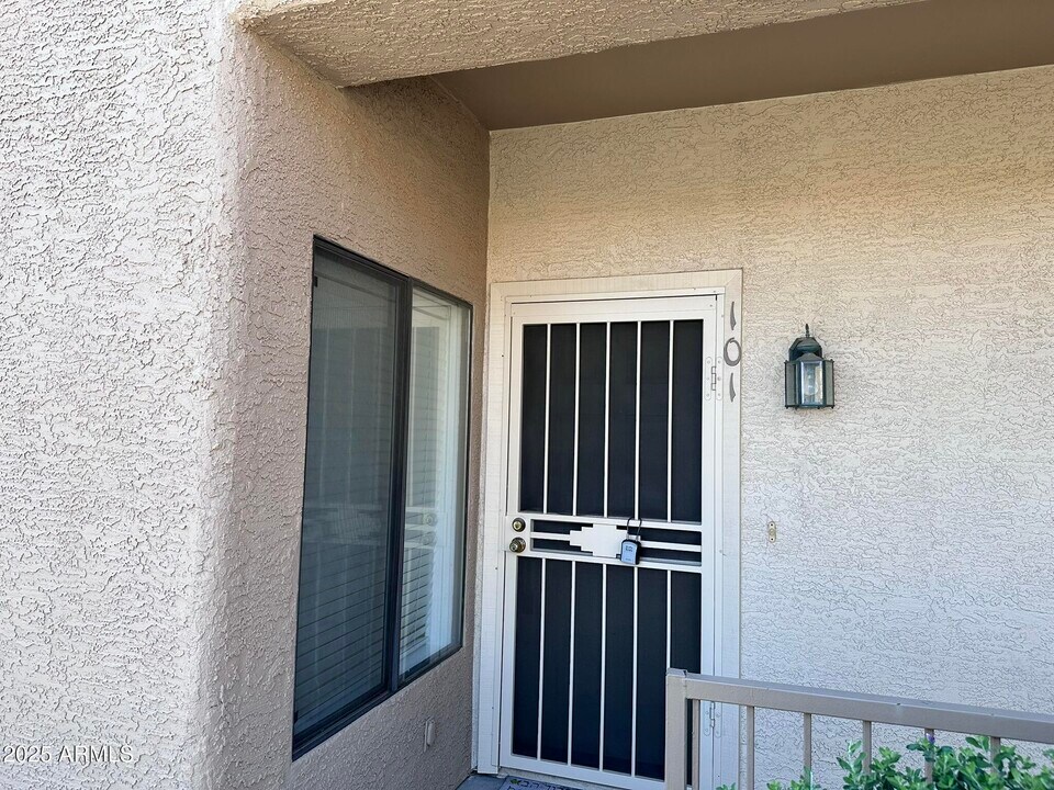 13818 N Saguaro Blvd in Fountain Hills, AZ - Building Photo