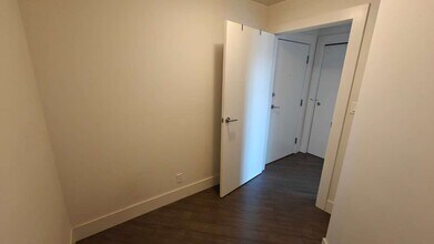 510 Edmonton Trl in Calgary, AB - Building Photo - Building Photo