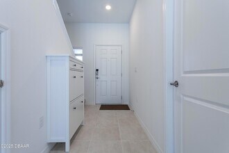 326 Riverfront Wy in Edgewater, FL - Foto de edificio - Building Photo