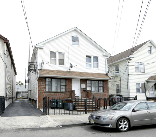 428 Erico Ave in Elizabeth, NJ - Building Photo - Building Photo