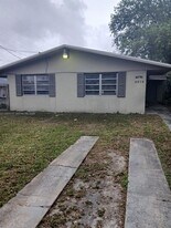 2570 NE 192 St in Miami, FL - Building Photo