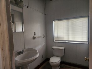 4439 13th St in Bacliff, TX - Building Photo - Building Photo