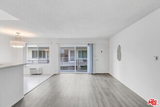 739 Croft Ave in Los Angeles, CA - Building Photo - Building Photo