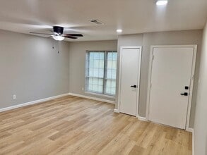 620 Circle Way in Alvin, TX - Building Photo - Building Photo