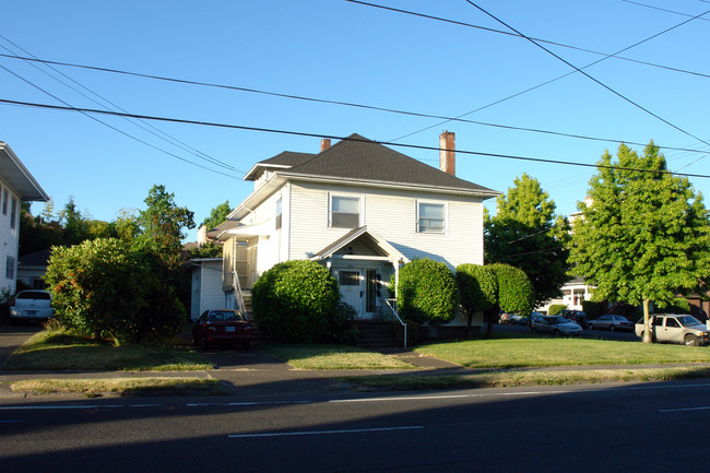 1910 NE Weidler St in Portland, OR - Foto de edificio - Building Photo