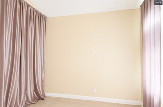 33 Via de Luccia in Henderson, NV - Foto de edificio - Building Photo