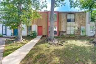 2420 Miramar Ct in Seabrook, TX - Building Photo
