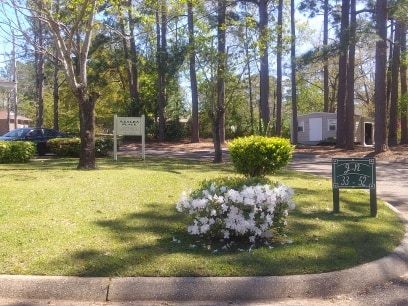 Azalea Apartments in Dothan, AL - Building Photo - Building Photo