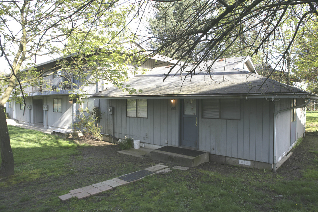 9151 SE Crystal Springs Blvd in Portland, OR - Building Photo