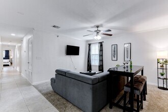 7323 Snowden Rd in San Antonio, TX - Building Photo - Building Photo