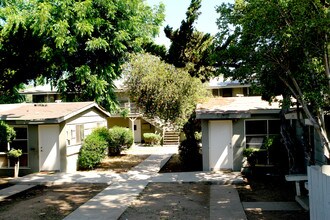 Grandville in Escondido, CA - Foto de edificio - Building Photo