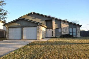 720 Ash St in Burleson, TX - Building Photo
