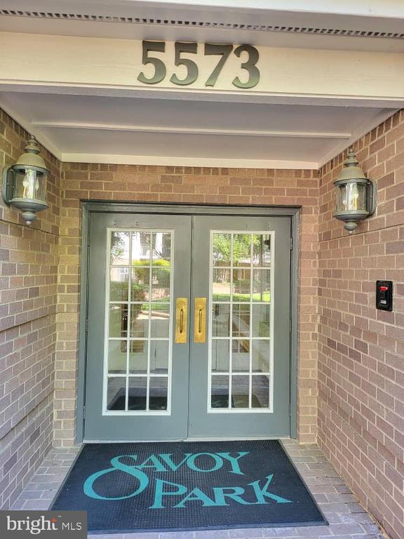 5573 Seminary Rd in Falls Church, VA - Building Photo - Building Photo