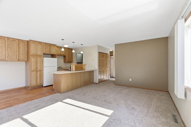 Griffin Court Apartments in St. Paul, MN - Building Photo - Building Photo