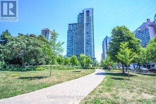 5168 Yonge St in Toronto, ON - Building Photo