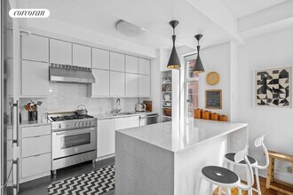 470 W 24th St in New York, NY - Building Photo - Building Photo