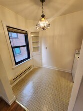 2317 10th Ave E, Unit 106 in Seattle, WA - Foto de edificio - Building Photo