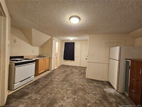 6 Frederick Ct, Unit 3 in Waterbury, CT - Building Photo - Building Photo