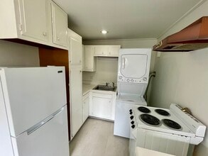 4 Elm Ave in Norwich, CT - Building Photo - Building Photo