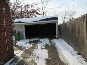 410 E 222nd St in Euclid, OH - Building Photo - Building Photo