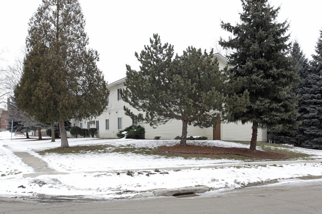 Allen Manor Senior Housing in Grand Rapids, MI - Building Photo - Building Photo