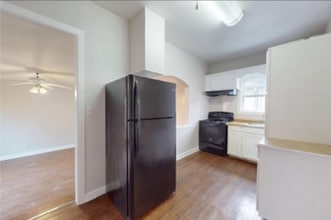 912 Seymour St, Unit B in Pasadena, TX - Building Photo - Building Photo